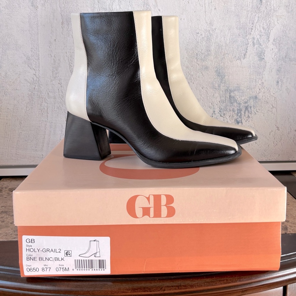 Gianni Bini Black and Cream Heeled Boots